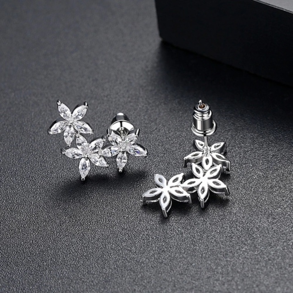 NEW!๐๐๐ธGORGEOUS!๐ธQUALITY!๐ธCZ๐ธFLOWERS!๐ธ๐๐ - Picture 6 of 8